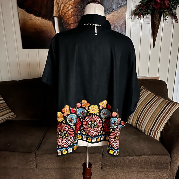 Andrea Javine • Medium • Black • Blouse Embroideries • Multi-Colors Flowers - Picture 10 of 16